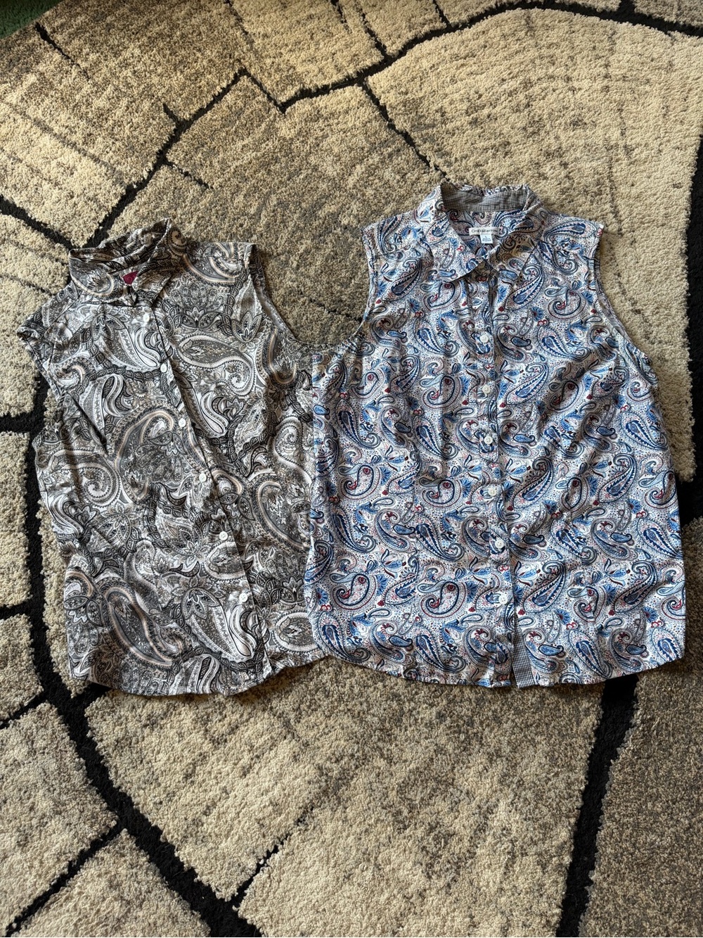 Set of 2 Sleeveless Paisley Button-Up Tops - Black/White & Blue/White Lg